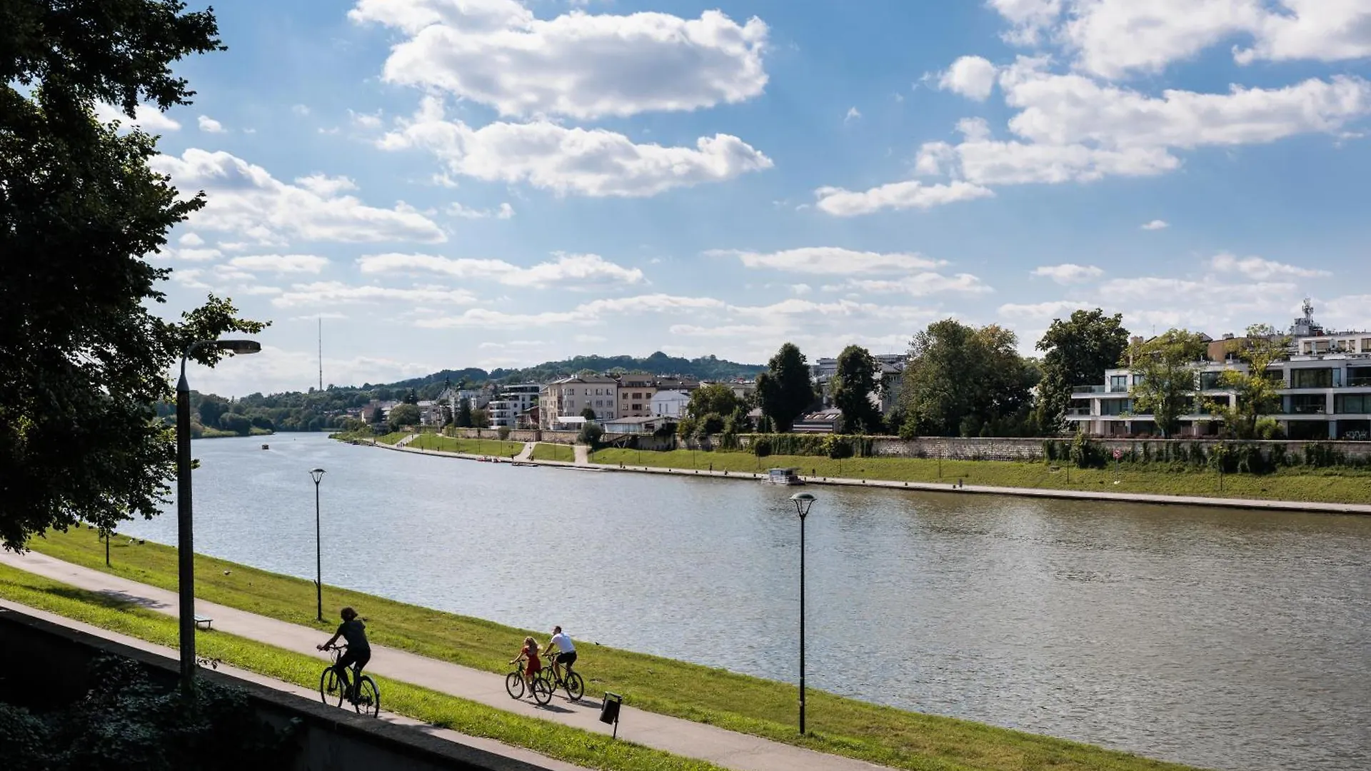 Elegancki Apartament Przy Wisle - Prywatny Parking - By Upstairs Apartment Krakow Poland