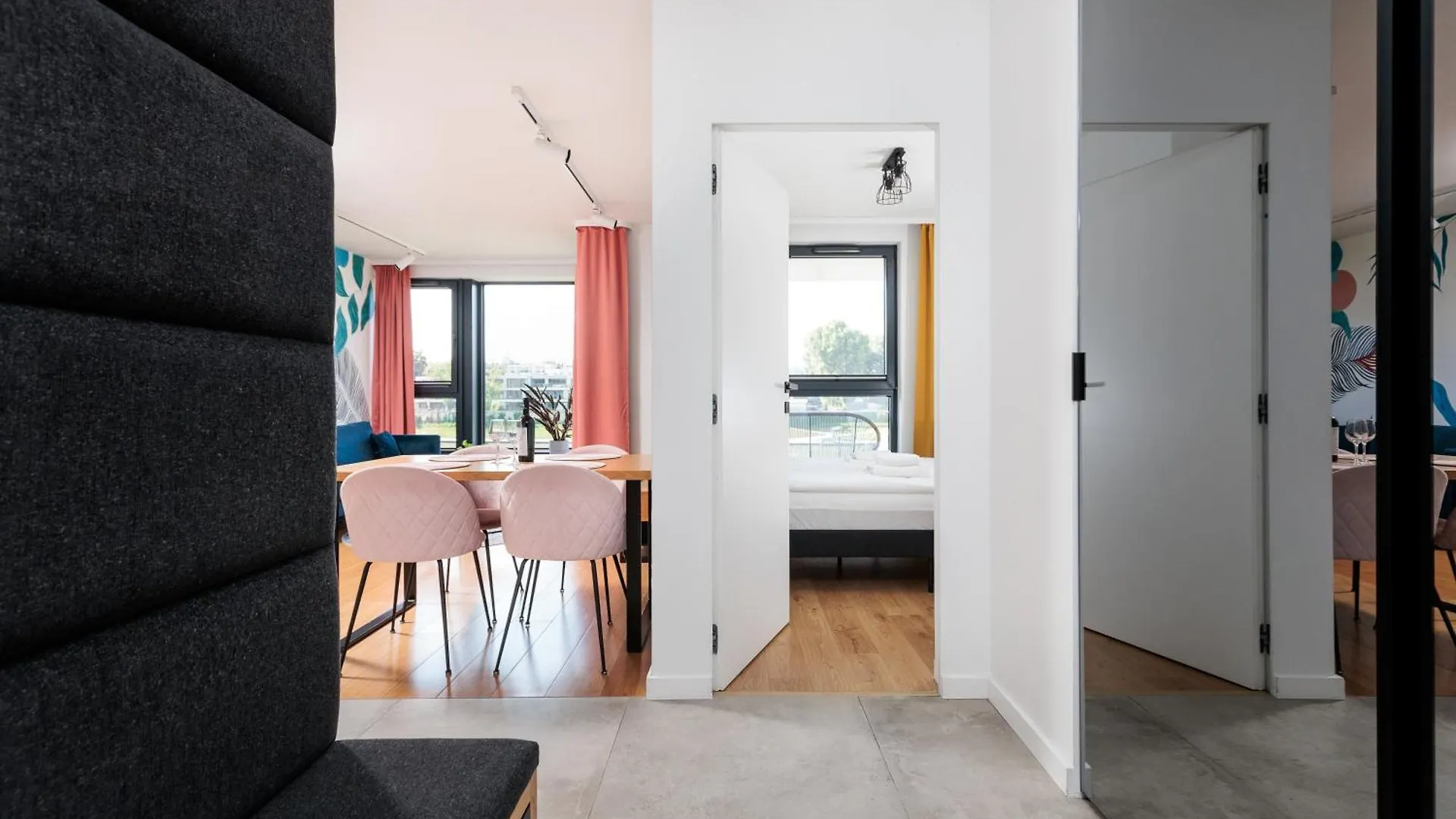 Elegancki Apartament Przy Wisle - Prywatny Parking - By Upstairs Apartment Krakow Poland