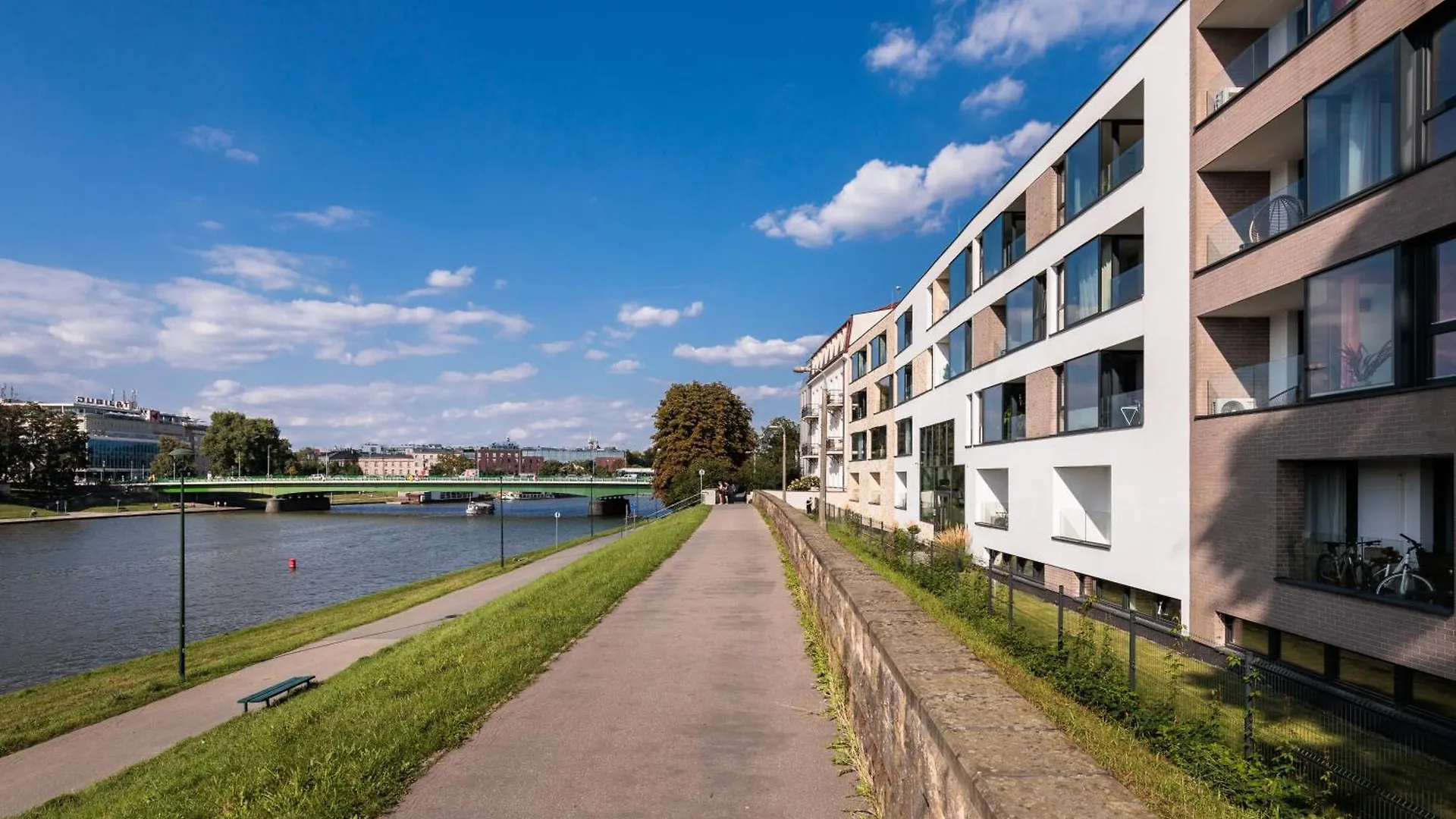 Elegancki Apartament Przy Wisle - Prywatny Parking - By Upstairs Apartment Krakow Poland