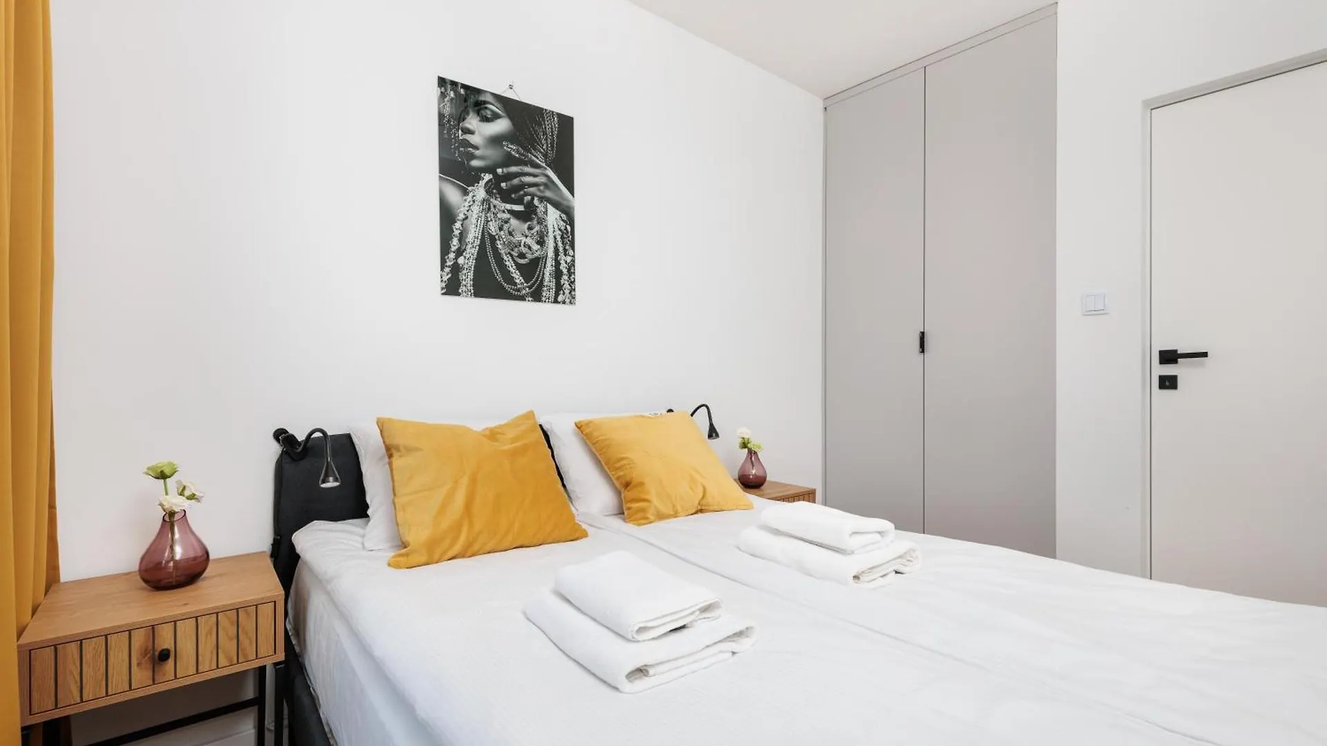Elegancki Apartament Przy Wisle - Prywatny Parking - By Upstairs Apartment Krakow