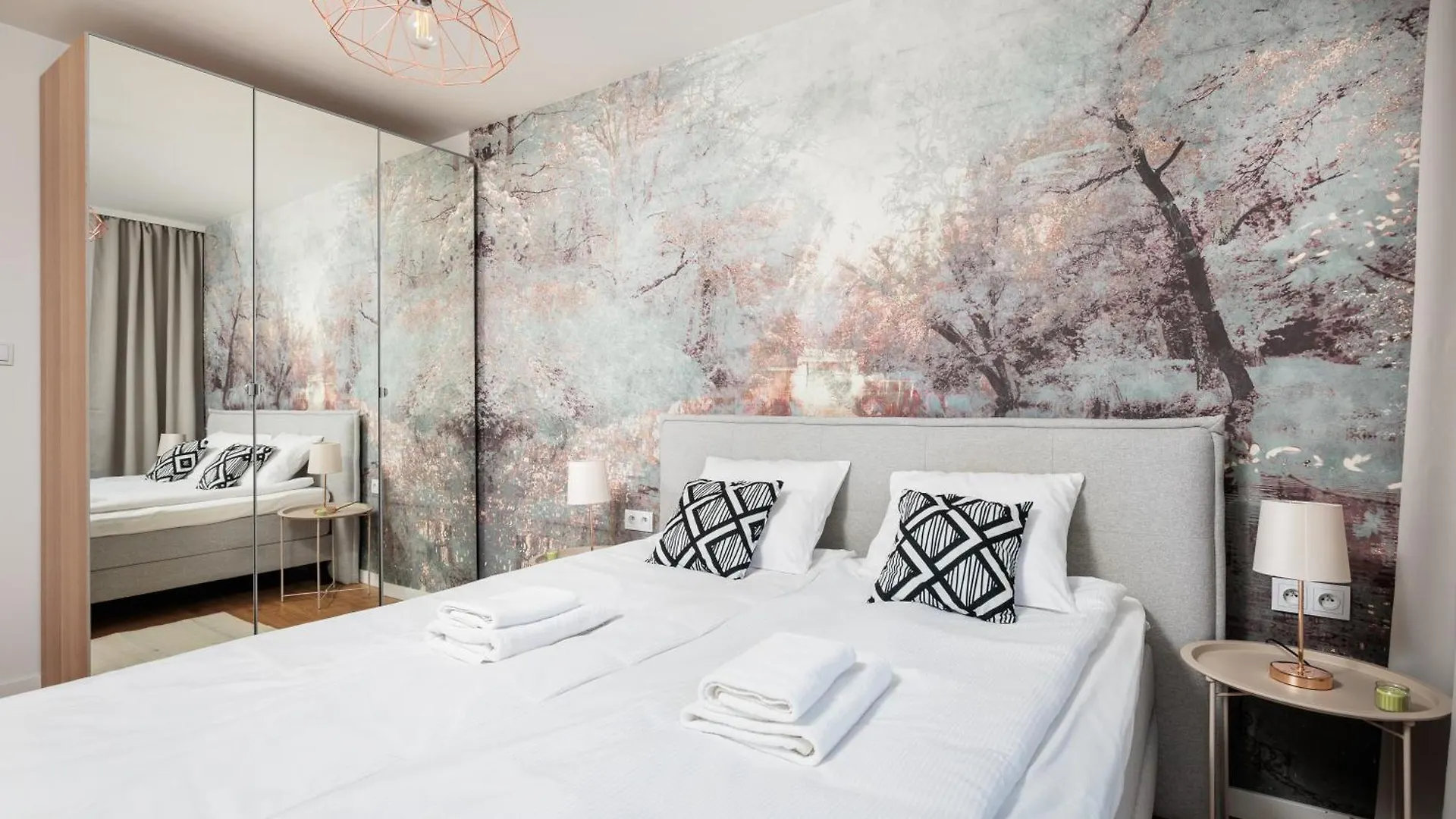 Elegancki Apartament Przy Wisle - Prywatny Parking - By Upstairs Apartment Krakow