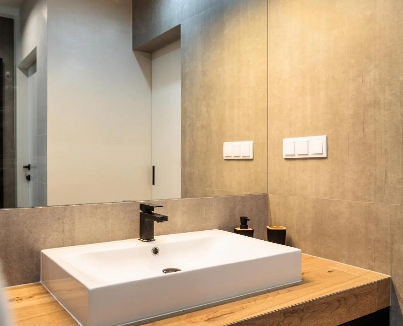 Elegancki Apartament Przy Wisle - Prywatny Parking - By Upstairs Apartment Krakow