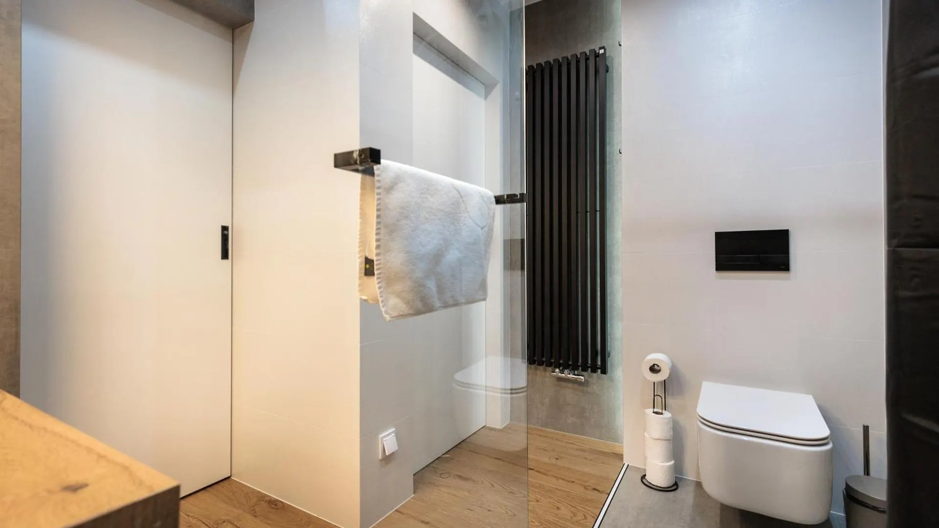 Elegancki Apartament Przy Wisle - Prywatny Parking - By Upstairs Apartment Krakow 0*,