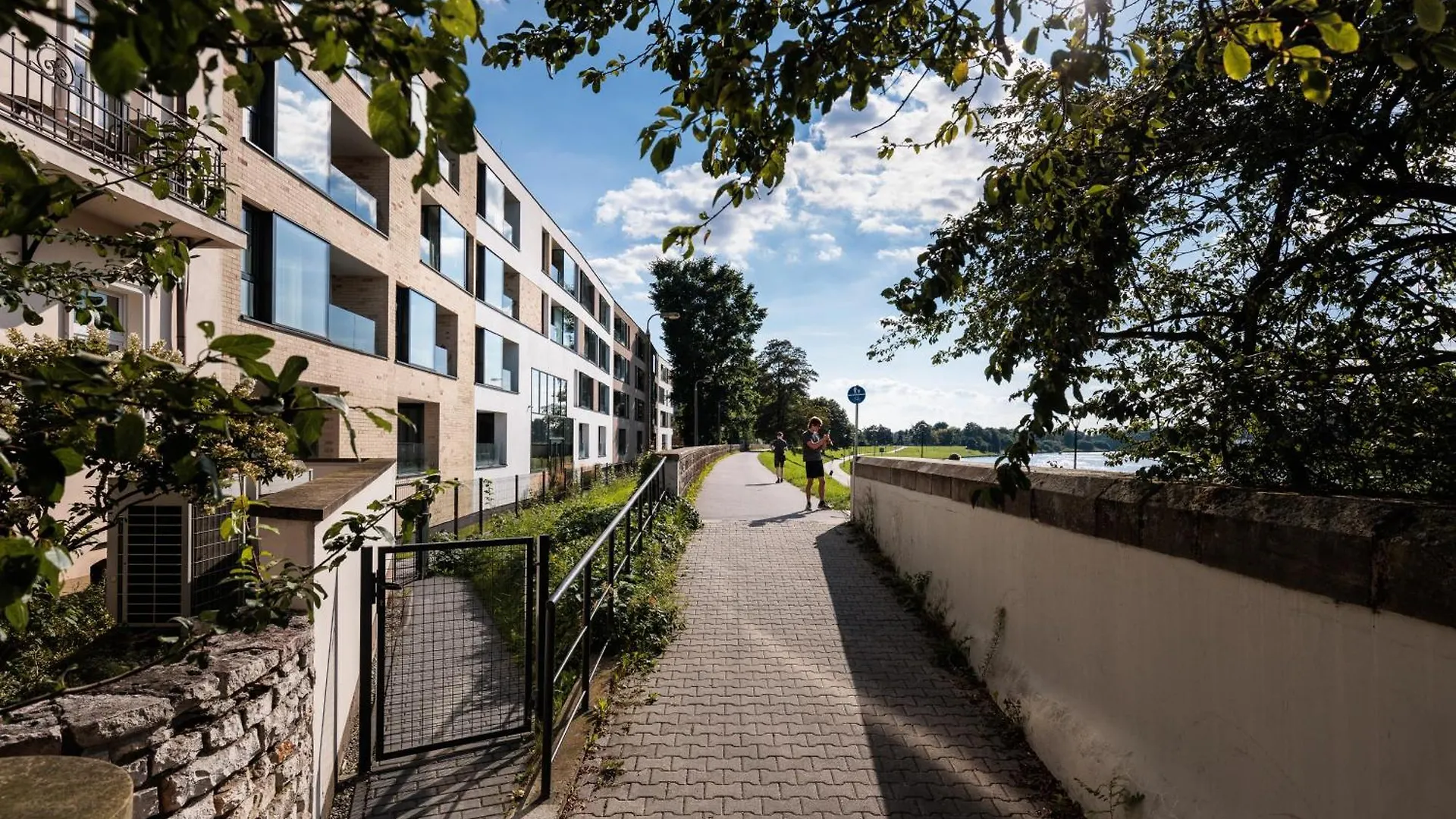 Elegancki Apartament Przy Wisle - Prywatny Parking - By Upstairs Apartment Krakow Poland
